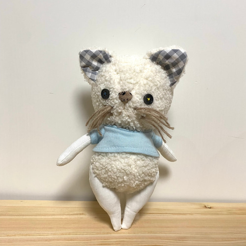 白ネコ（オッドアイ）ぬいぐるみ【モコモコリュック付き】 あみぐるみ