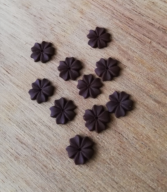 チェコ製ヴィンテージ　チョコチップみたいな小さなビーズ（10個） 1枚目の画像