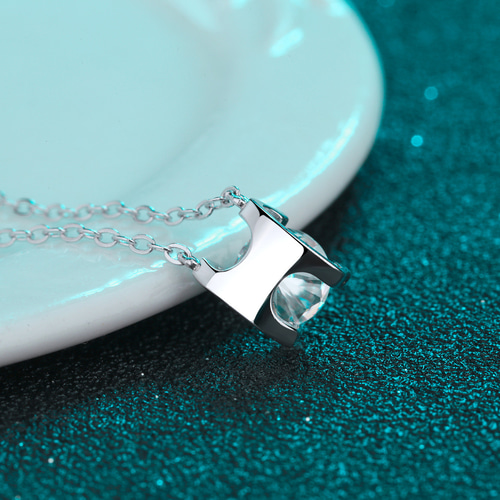 受注制作ネックレス K18WG 2ct モアサナイト 高品質