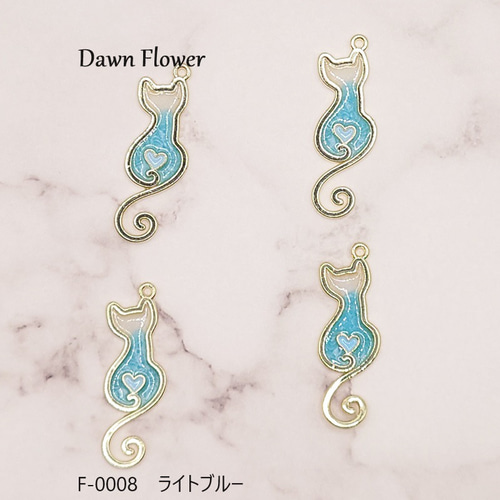 おしりにハートマークの付いたねこのチャーム 13×34mm ハンドメイド