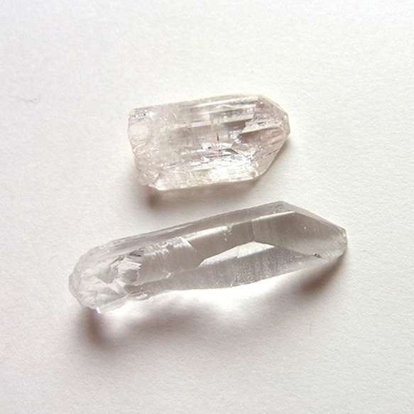 ダンビュライトとアーカンソー水晶のセット 1枚目の画像