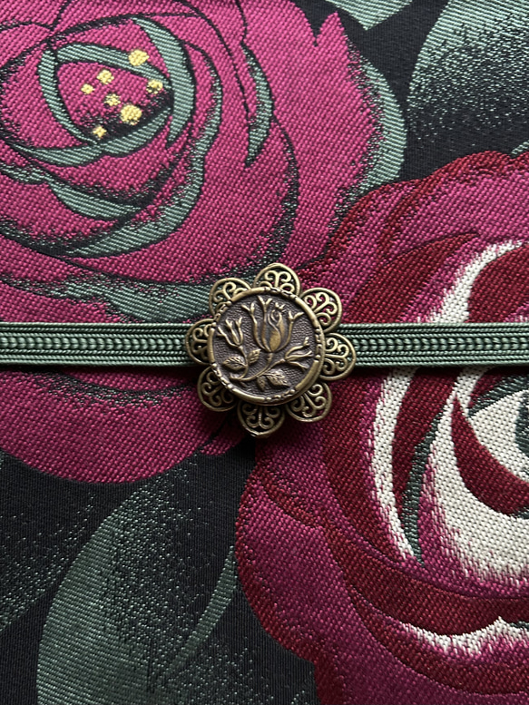 アンティークボタンのセンシュアルな薔薇の帯留め「美の遍歴」 11枚目の画像