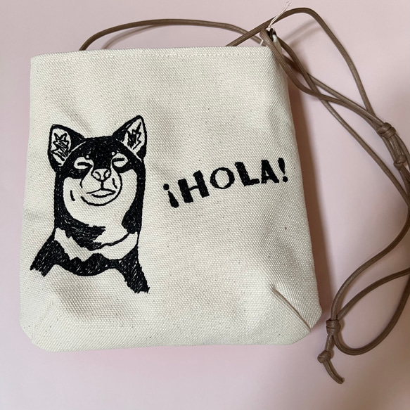 ”HOLA”黒柴さんのポシェット　赤 2枚目の画像