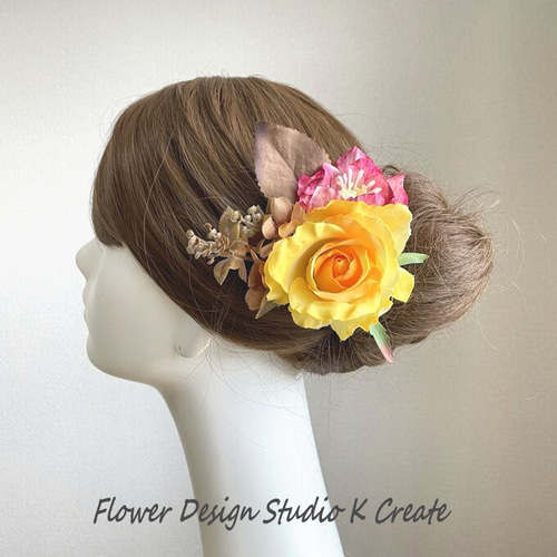 黄色い薔薇とクリスマスローズのブーケ風の髪飾り フラメンコ 美女と  