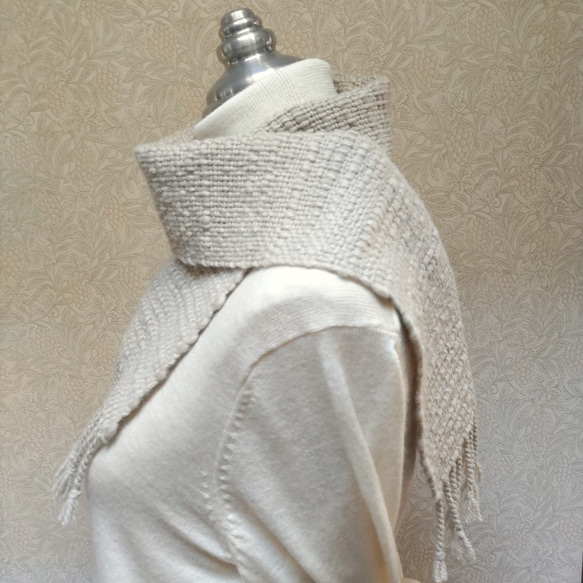 草木染毛糸の手織りマフラー　Ｍ-147 5枚目の画像