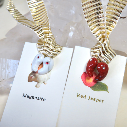 個性的希少レッドタイガーアイ捻りフープのピアスチャーム 個性的希少レッドタイガーアイ捻りフープのピアスチャーム