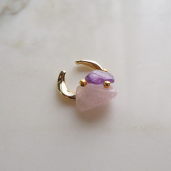 【桃×菫】天然石 ローズクォーツとアメジストのイヤーカフ 一点物 紫 ピンク イヤリング シンプル 3枚目の画像