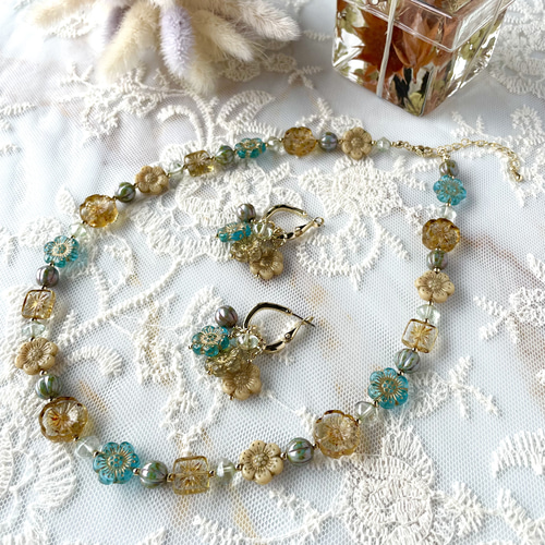 チェコビーズのネックレスとカスタマイズピアスのセット ネックレス