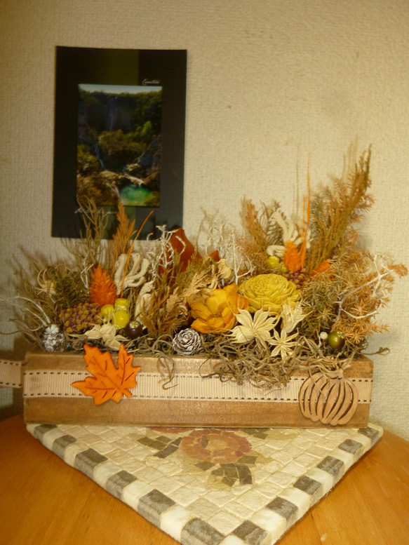 木箱の中の秋の森（オレンジ色）壁かけ・置き型２WAY 1枚目の画像