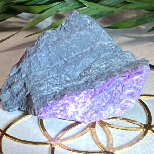 ピンクスギライト 南アフリカ産 ラフストーン 瞑想　グラウンディング　原石
