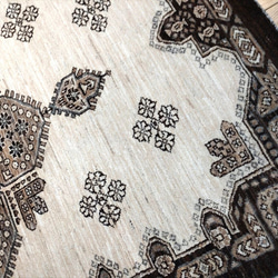 夏は涼しく冬は暖かい天然ラグ トライバル絨毯デザイン　ガゼニラハット 　無染めのウール　180x119cm 7枚目の画像