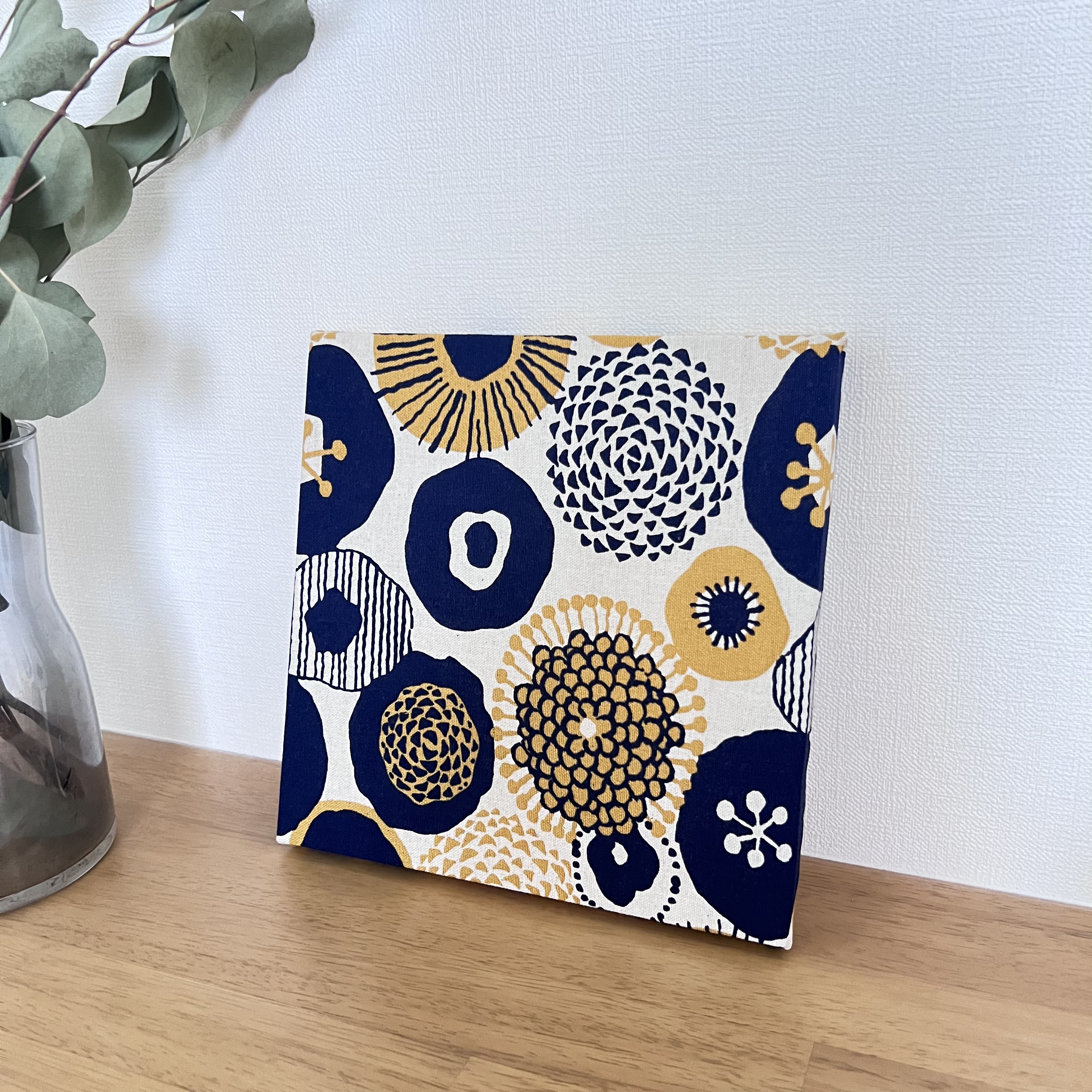 北欧 * ファブリックパネル サークルフラワーと黄色の小花 送料無料】12x12cmちいさなファブリックパネル【フラワー