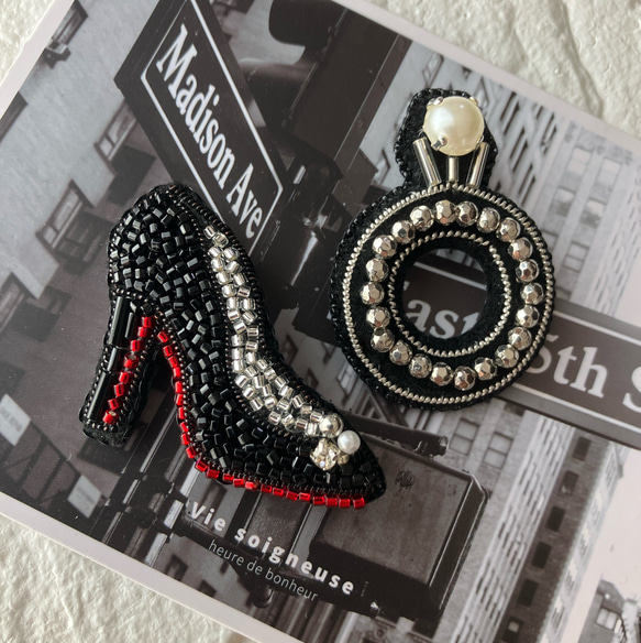 ハイヒール　ビーズ刺繍ビジュー黒 イタリア製　Emma Hope ビーズ刺繍ブローチ クール ハイヒール 靴 ブラック×シルバー レッド
