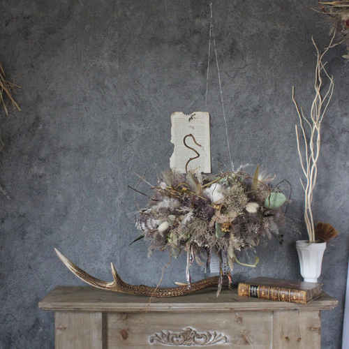 スモークツリー の大きい三日月リース　かすみ草　ドライフラワー スモークツリー の大きい三日月リース かすみ草 ドライフラワー