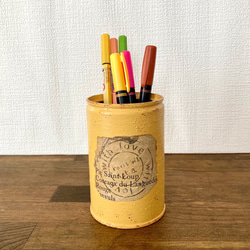 送料無料！ リメイク缶 ピンクベージュのペン立て ペン・筆記