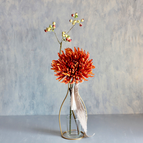 大輪オレンジ菊とホワイトベリー】｜アーティフィシャルフラワー 花瓶