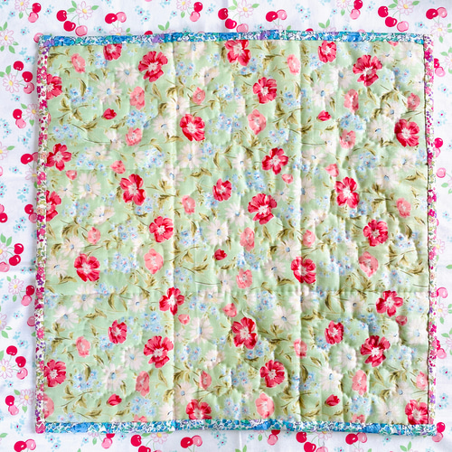 Quilt Salon ～時を刻むパッチワーク～ ポインセチアのステンド