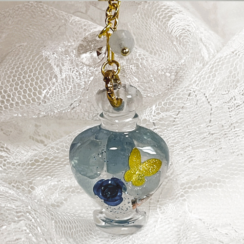 【N.568】ハンドメイドネックレス　オルゴナイト　薔薇　蝶　アクアマリン N.568】ハンドメイドネックレスオルゴナイト薔薇蝶アクアマリン