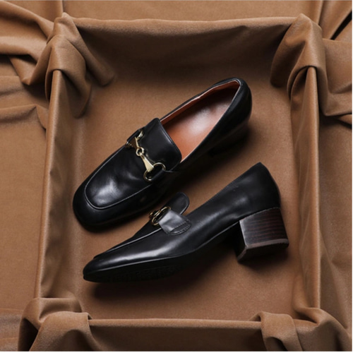 お洒落も、履きやすさも両方叶えるパンプス。靴 レディース レザー