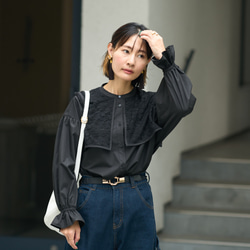 ﾓﾘﾉｶﾞｯｺｳ 花束のようなレースビックカラーケープ長袖ブラウス (ブラック) 襟付きデザイン｜mg-lb17-bk 4枚目の画像