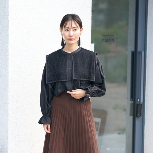 ﾓﾘﾉｶﾞｯｺｳ 花束のようなレースビックカラーケープ長袖ブラウス