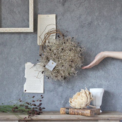 スモークツリー の大きい三日月リース　かすみ草　ドライフラワー スモークツリー の大きい三日月リース かすみ草 ドライフラワー