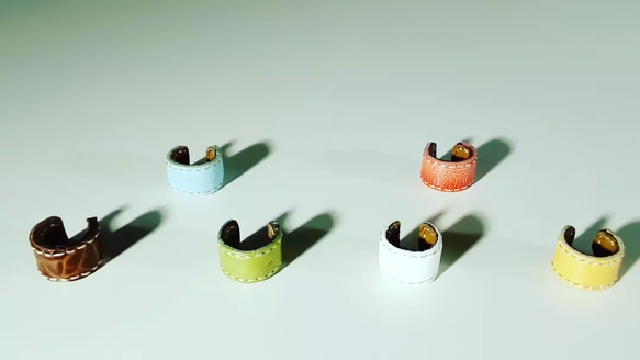 KITAMURA「革で包んだイヤーカフ」 2枚目の画像