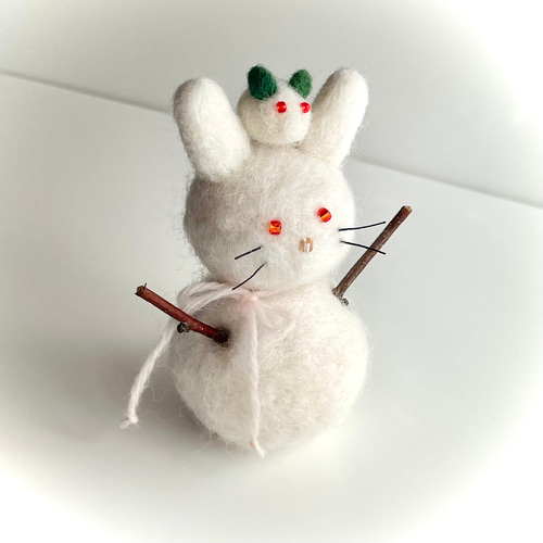 溶けない雪だるま(うさぎ)【中】 冬の置物 雪うさぎ付き 溶けない雪だるま(うさぎ)【中】 冬の置物 雪うさぎ付き