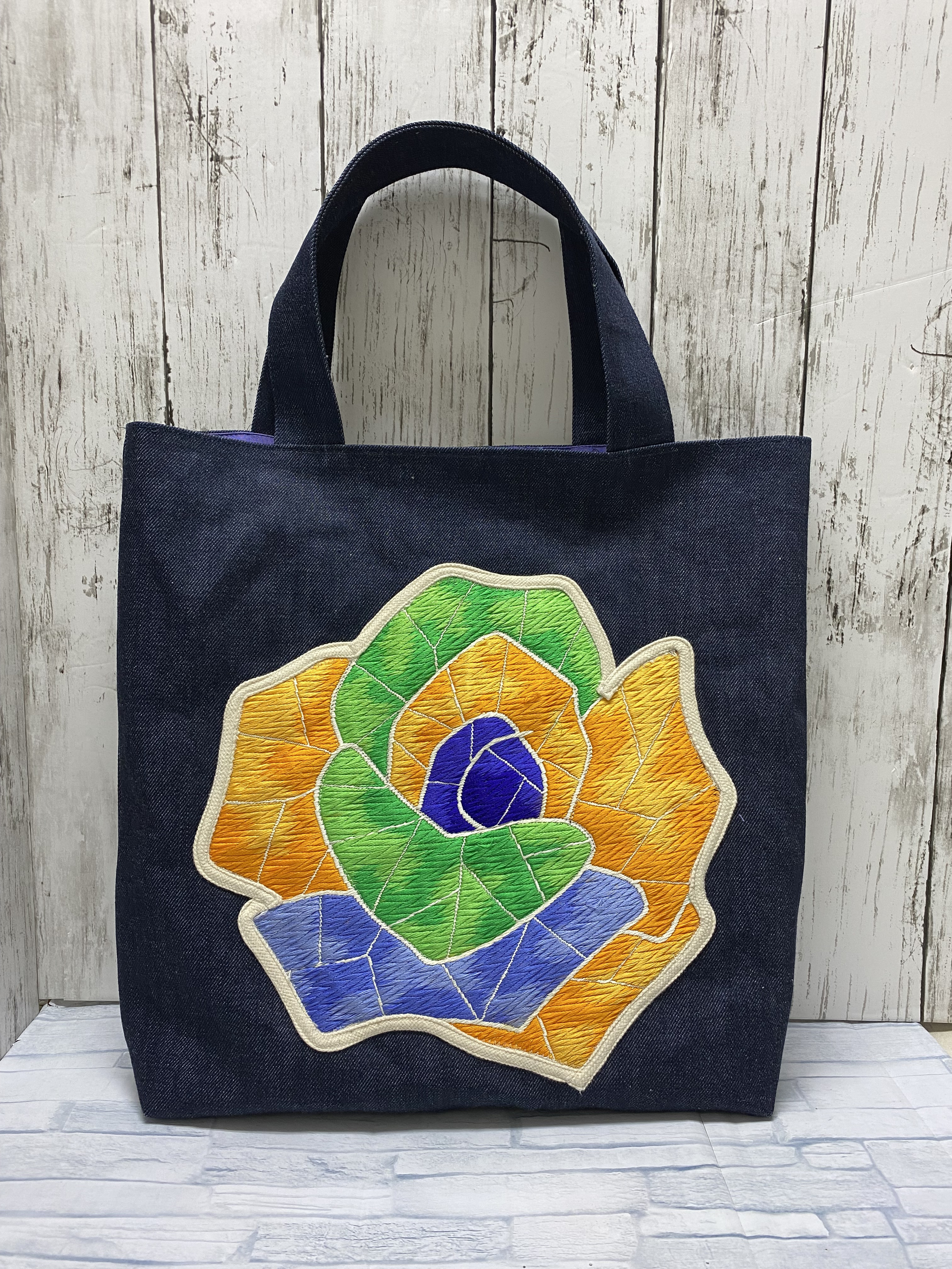刺繍デニムバック　No.598　デニムリメイク　刺繍バック　丸いバック オンライン 通販ハンドメイド・手芸 - 刺繍デニムバック No.598