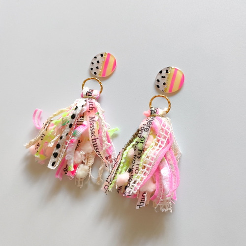 2way*アジアンテイストなダルメシアンのタッセルのピアス