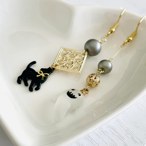 イヤリングOK]黒猫とお化けのハロウィンピアス≪選べる3種