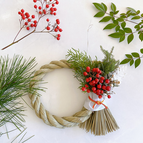 しめ縄飾り　松と南天の縁起もので　パンパスグラス、ナンキンハゼ しめ縄飾り 松と南天の縁起もので パンパスグラス、ナンキンハゼ