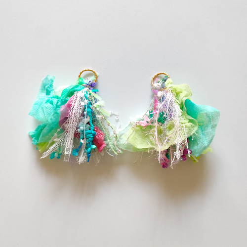 2way*ひらひらグリーンのタッセルのピアス/イヤリング ピアス