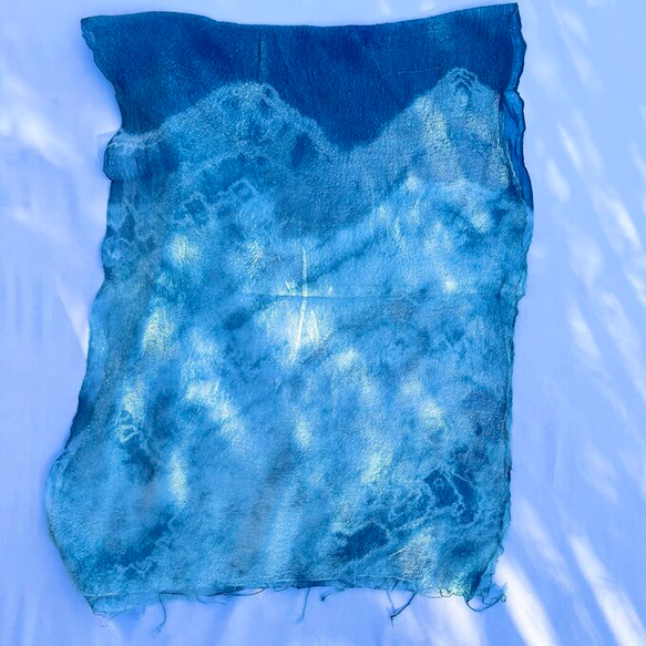 天然琉球藍手染め大判シルクストール（CBsm001） 5枚目の画像