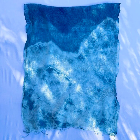 天然琉球藍手染め大判シルクストール（CBsm001） 4枚目の画像