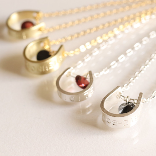 ガーネット馬蹄ホースシューシルバーネックレス4mm幸運【選べるギフト