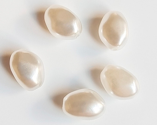 ※早いもの勝ち　特価　マントルピース　　ホワイト 20個/13x9x8mm】 ホワイト 豆形 ビーズ/k楕円形 ビーズ kotori