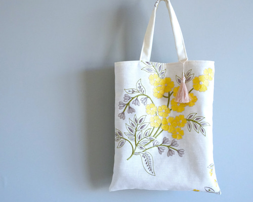A4が入る！アイボリーベースに黄色いお花の刺繍 大人のトート
