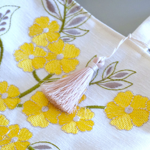 A4が入る！アイボリーベースに黄色いお花の刺繍 大人のトート