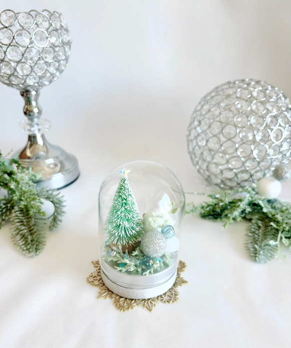 ガラスドームの中の小さなクリスマス（LEDライト） 2枚目の画像