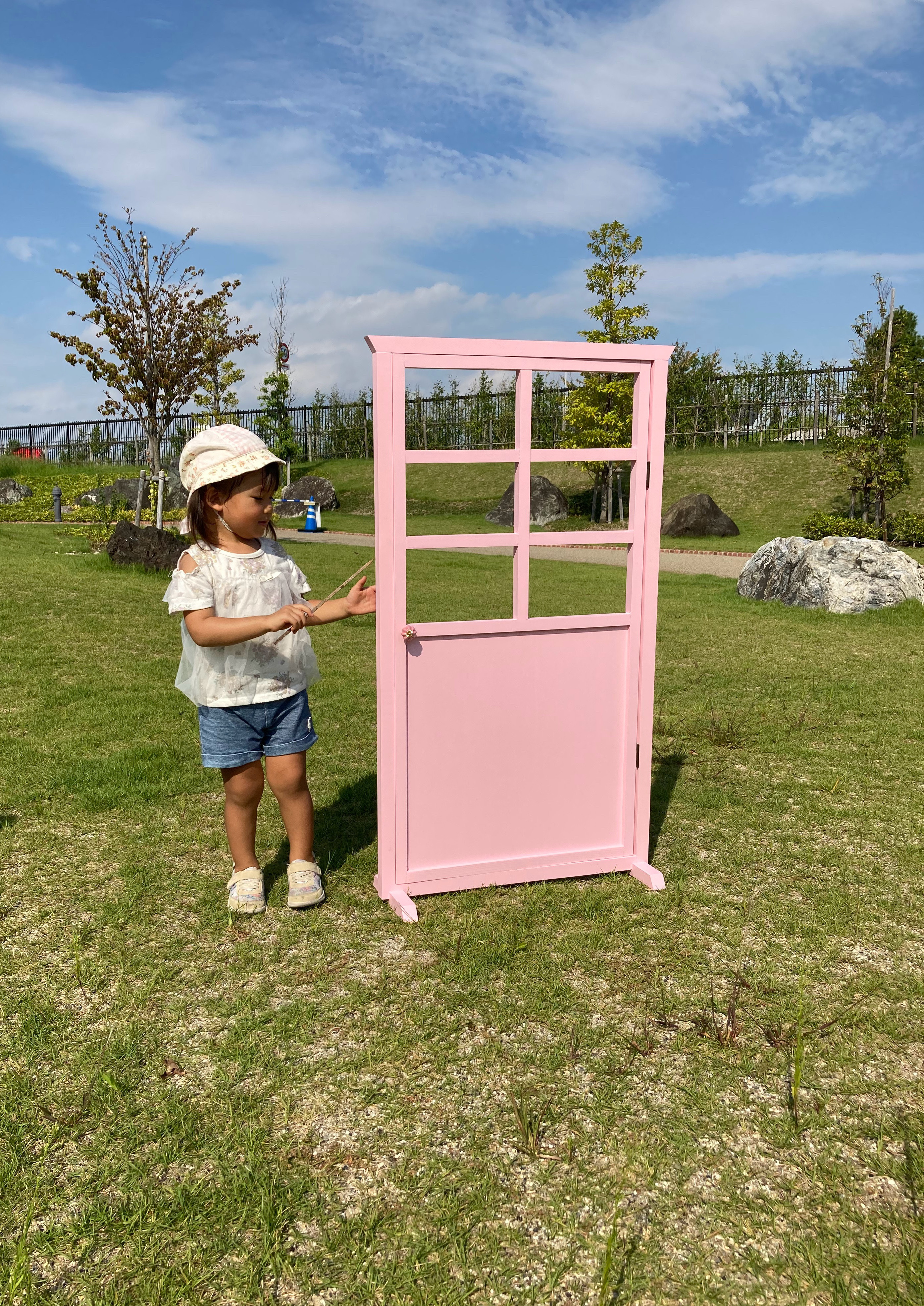 木製ドア【ピンクのドア 110㎝サイズ】　木製雑貨　ガーデニング　イベント