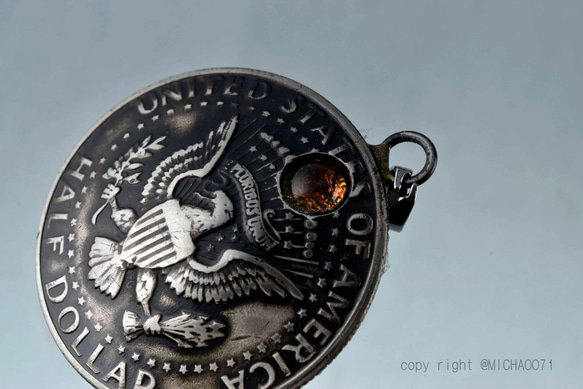 ビンテージ コイン ペンダントトップ、11336-494ドームドーム加工の個性的 コインペンダント、 本物の外国コイン 2枚目の画像