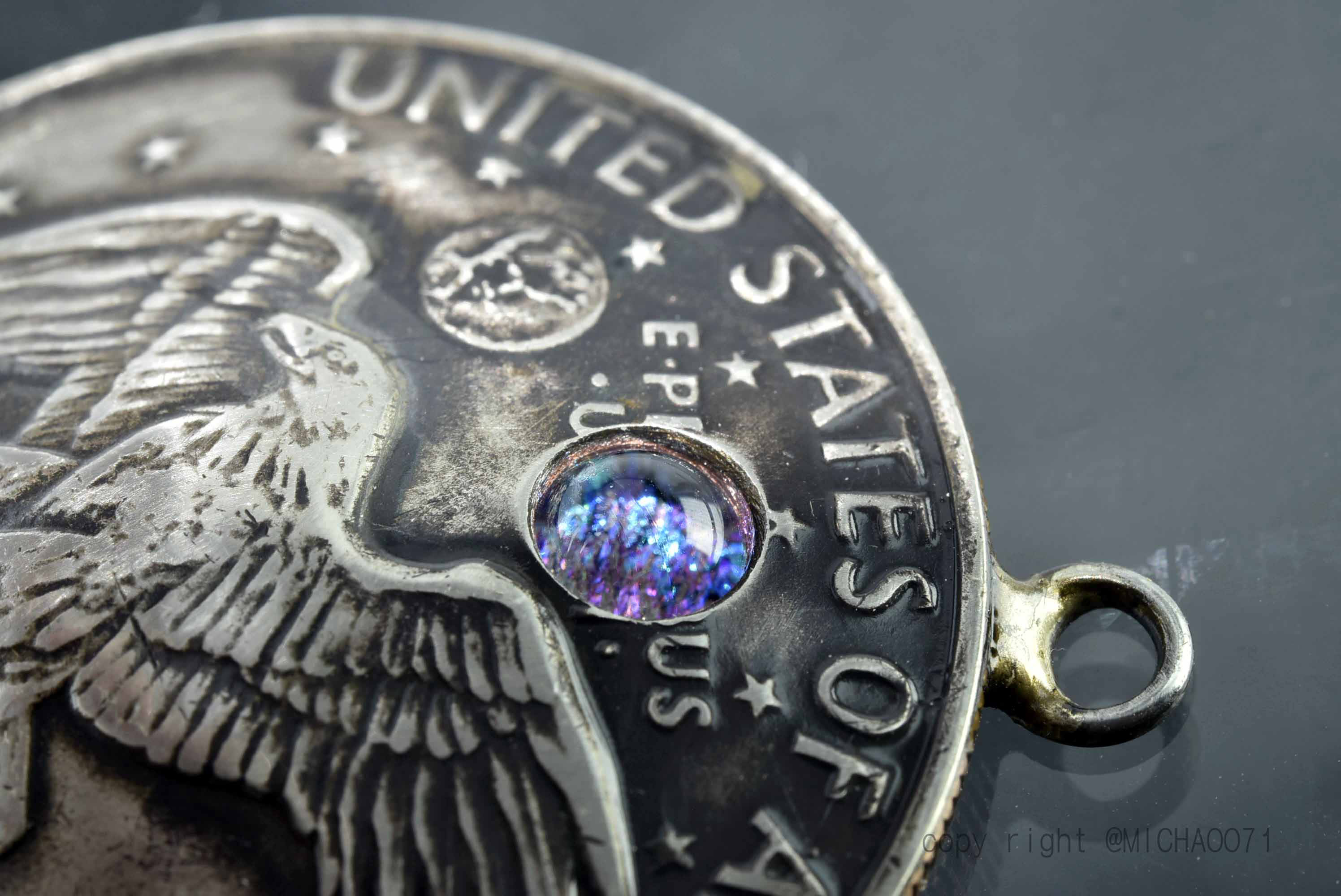 ビンテージ コイン ペンダントトップ、11331-494ドームドーム加工の個性的 コインペンダント、 本物の外国コイン