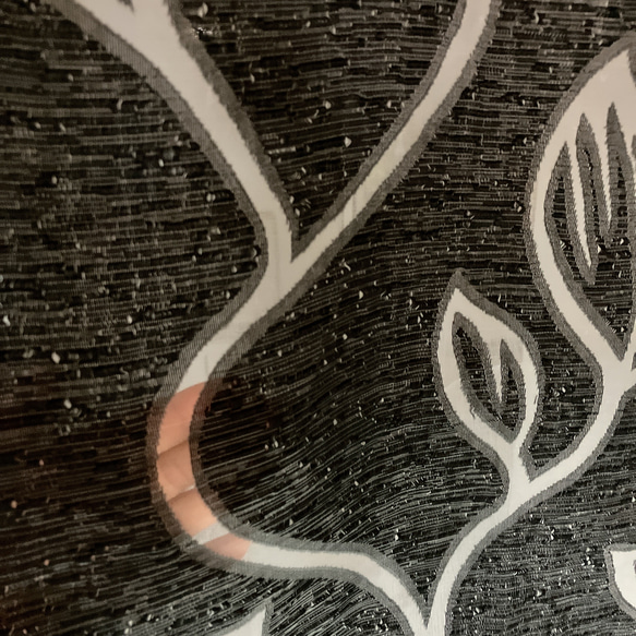 幅90㎝ ×丈90㎝ のれん レビュー特典 カフェカーテン 黒 葉 光沢 小窓 のれん 透け感 4枚目の画像