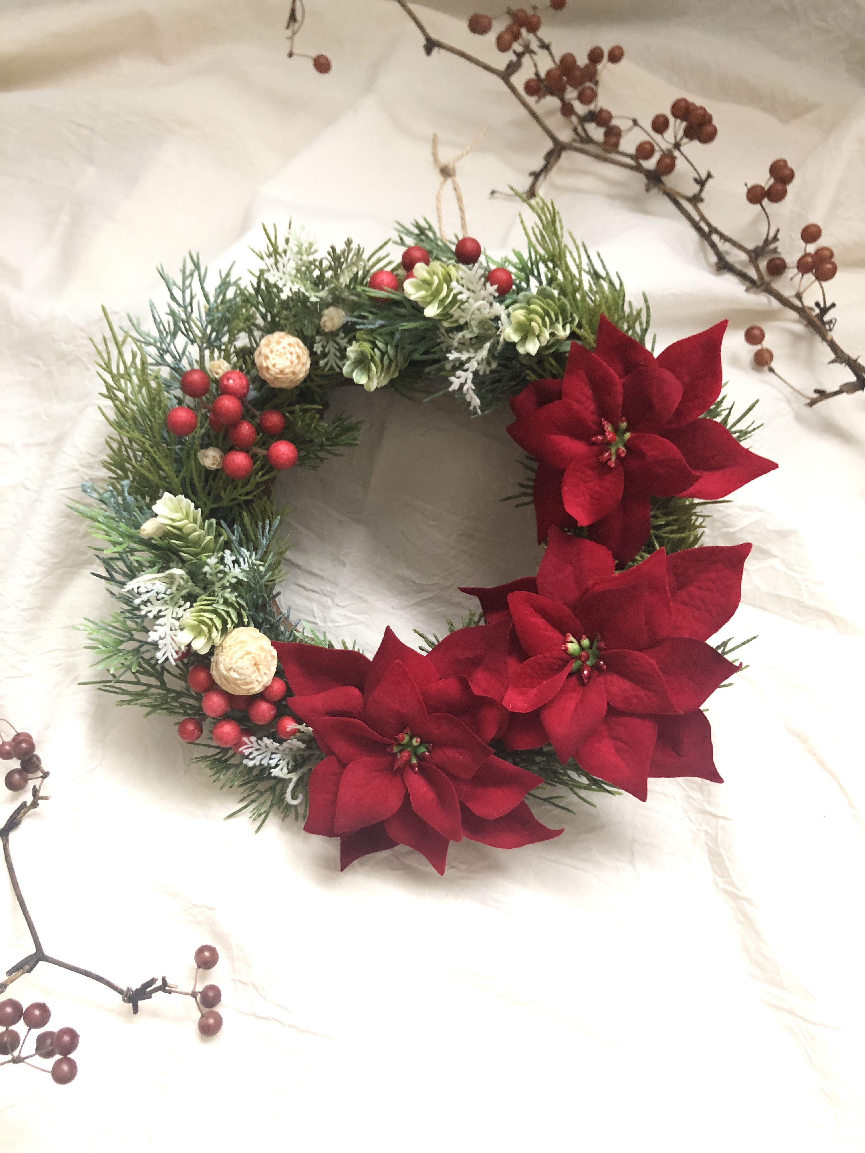 商品名【真夜】華やか！❤ポインセチアとローズのクリスマスリース* 冬リース 商品名【真夜】華やか！❤ポインセチアとローズのクリスマス