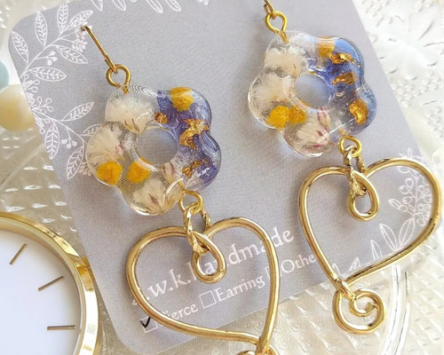 ⋆⸜値下げ⸝⋆*ぷちお花×ゴールドハート 揺れるピアスorイヤリング  
