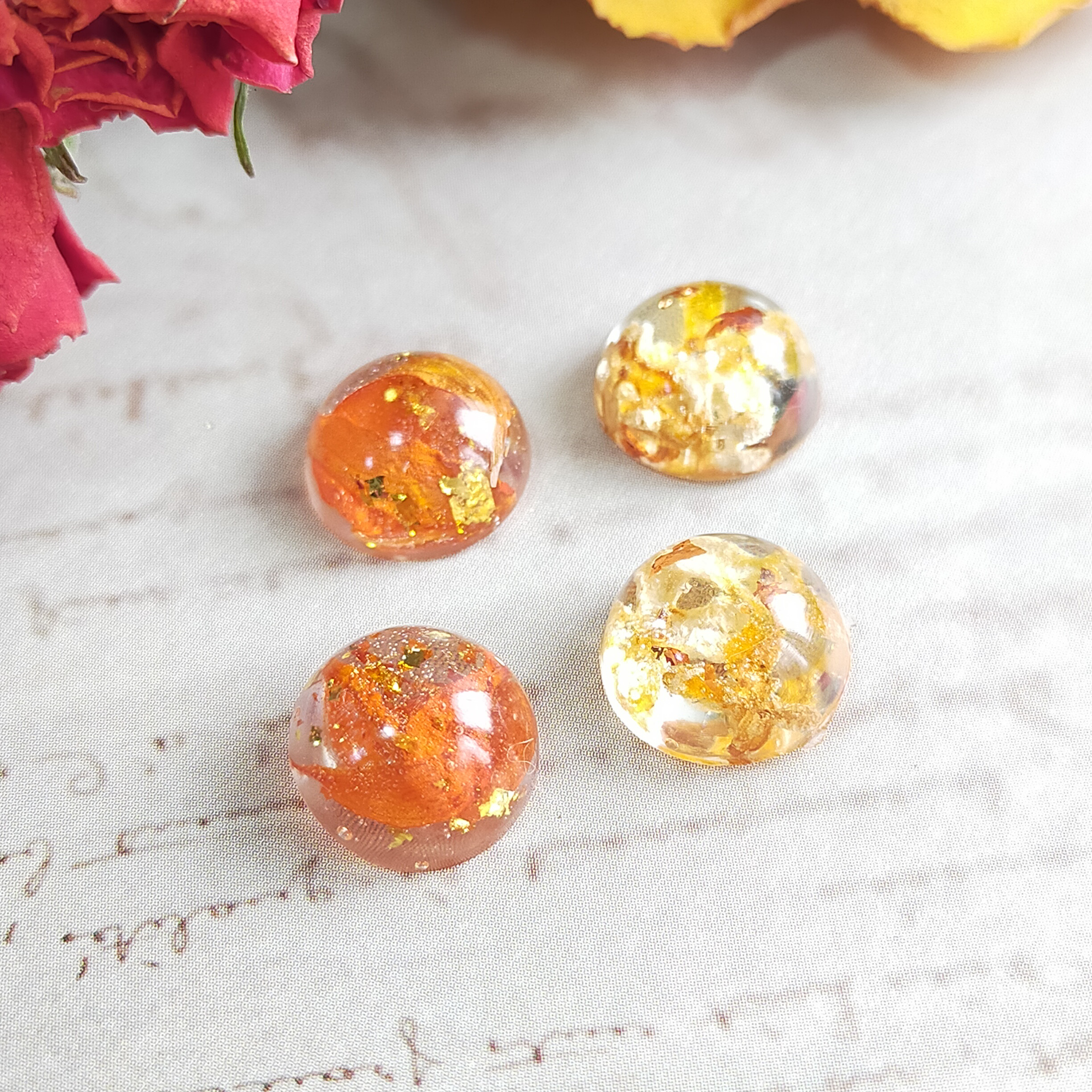 〜秋桜と金木犀のペアイヤリング〜　クリア　ドライフラワー　キンモクセイ　コスモス　スタッドピアス　オレンジ　みかん　黄色