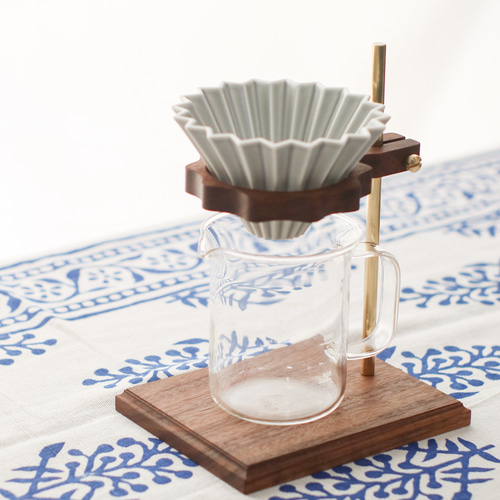 ウォールナットと真鍮の珈琲ドリップスタンド（波形）【受注製作