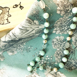 優しみあふれるエンジェライトと水晶、本真珠の癒しアンティーク調ロングネックレス 1枚目の画像