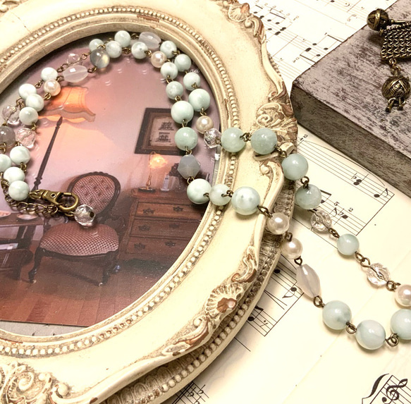 優しみあふれるエンジェライトと水晶、本真珠の癒しアンティーク調ロングネックレス 3枚目の画像
